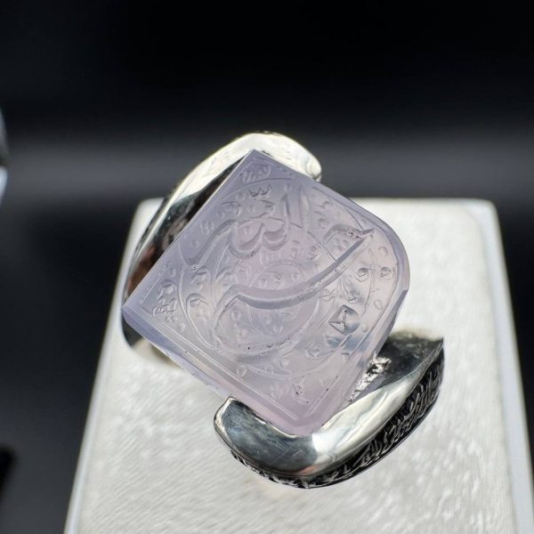 انگشتر عقیق سوسنی مردانه طرح نقطه با ذکر حسبی الله