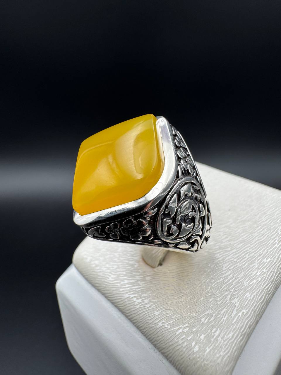 انگشتر عقیق زرد مردانه طرح نقطه