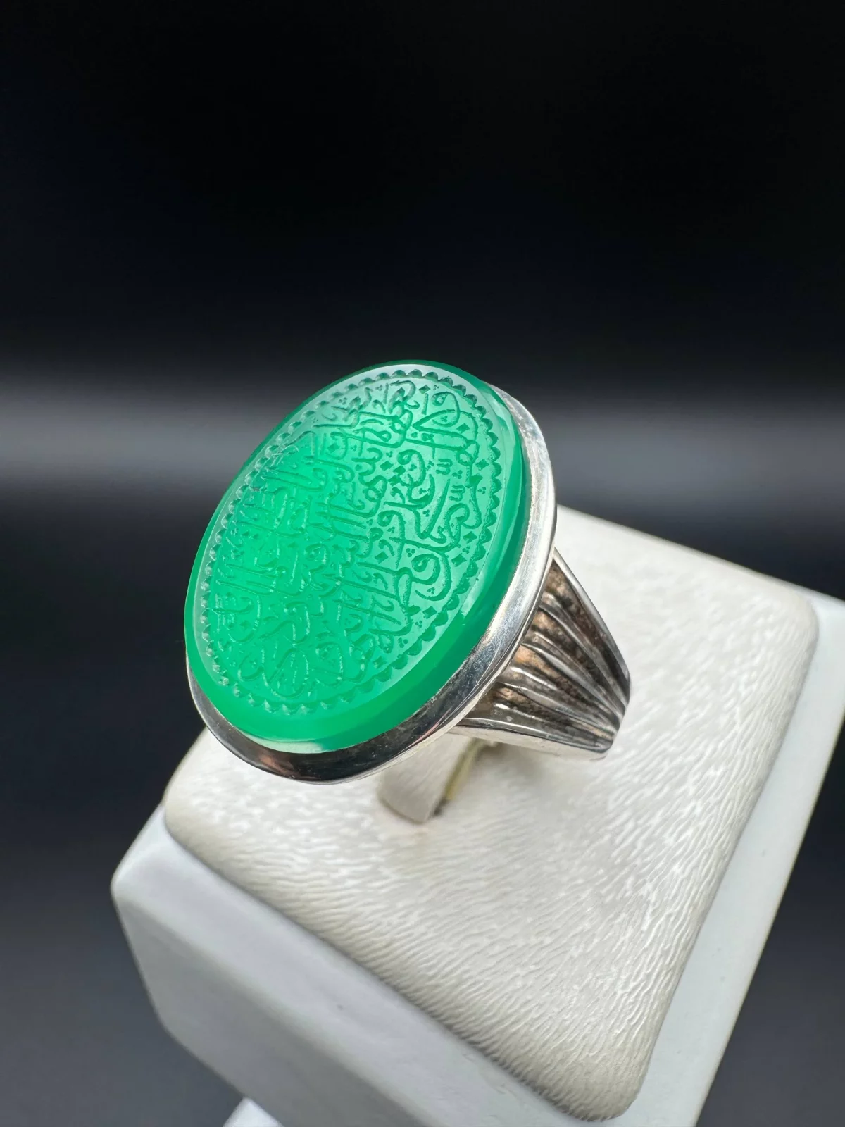 انگشتر عقیق سبز مردانه با ذکر صلوات فاطمیه انگشتر عقیق سبز مردانه با ذکر صلوات فاطمیه