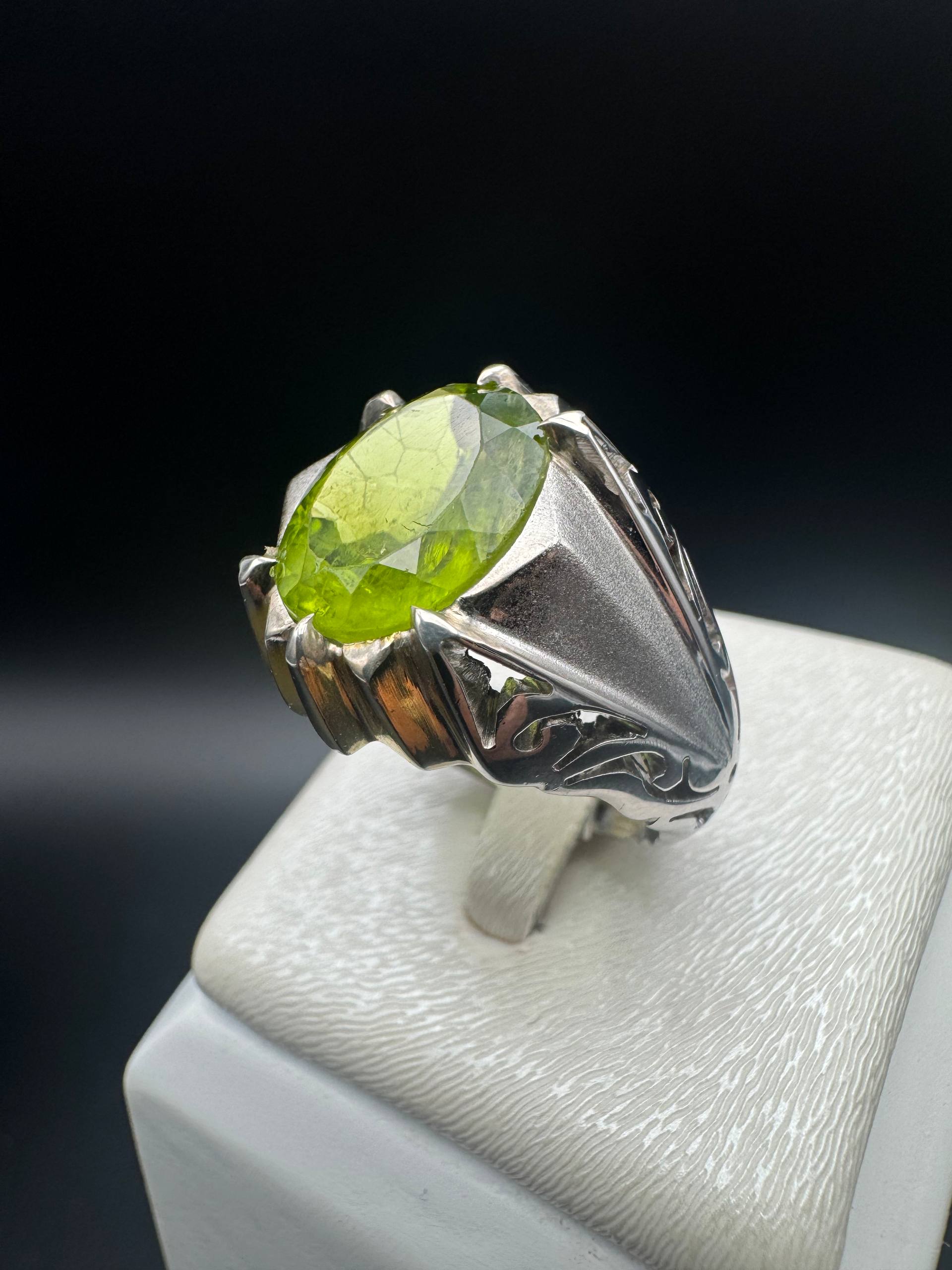 انگشتر نقره مردانه با سنگ زبرجد اصل